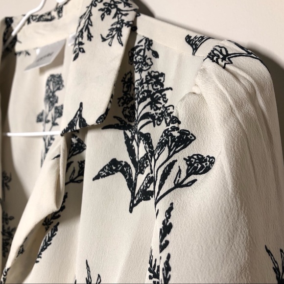 Flower print button-up blouse - Picture 3 of 4